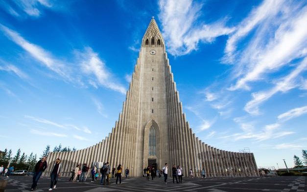 Frontal photo of Hallgrímskirkja church with the blue sky in the back.